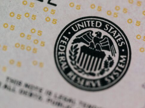 How Should the Federal Reserve Deal With the AI Bubble? — Economy coverage by Daily American Press. Photo: https://kaboomp...
