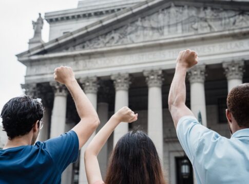 Featured image related to Trump administration turns to Supreme Court as third-country deportations are thrown into ques