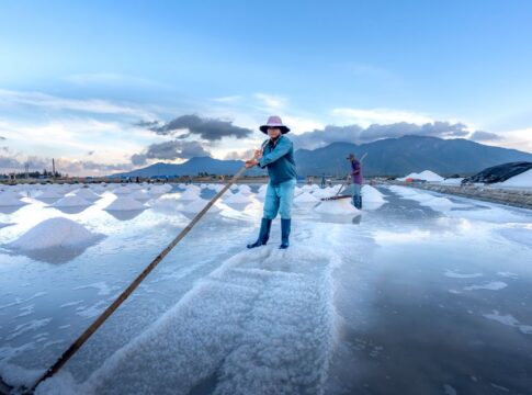 Why bond yields are rising and why everyone should care - ABC News — Economy coverage by National News Daily. Photo: Quang...